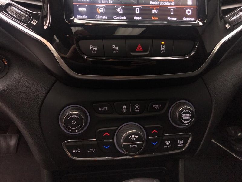 Used 2021 Jeep Cherokee LimitedImage 14