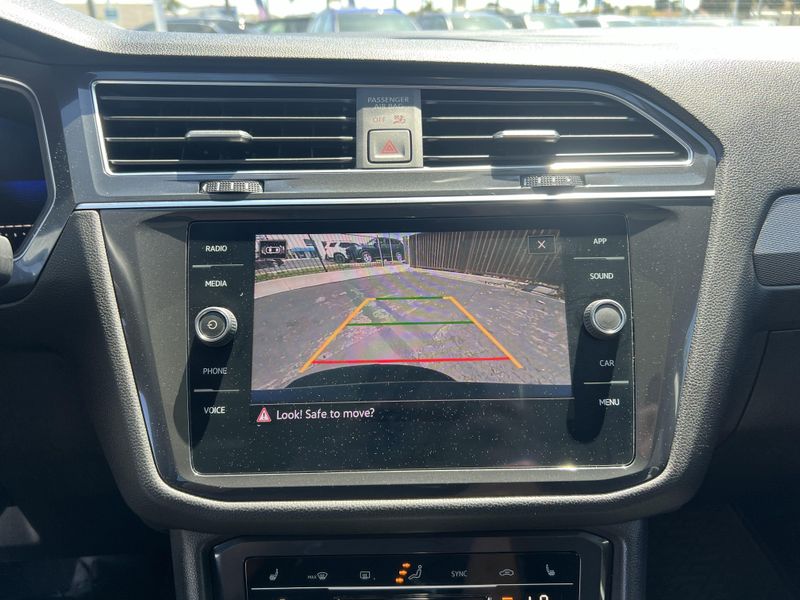 2022 Volkswagen Tiguan SEImage 17