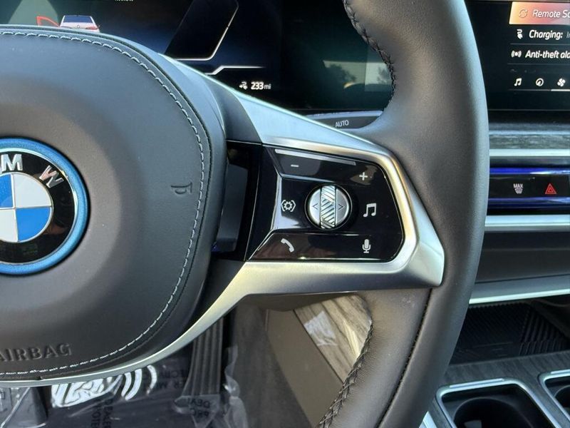 Used 2025 BMW i7 eDrive50Image 27