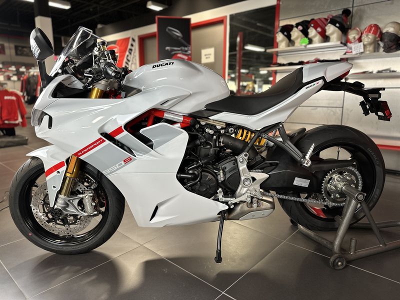 2024 Ducati SUPERSPORT SImage 2