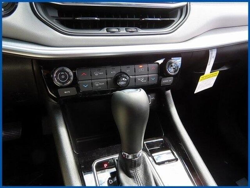 New 2025 Jeep Compass LimitedImage 16
