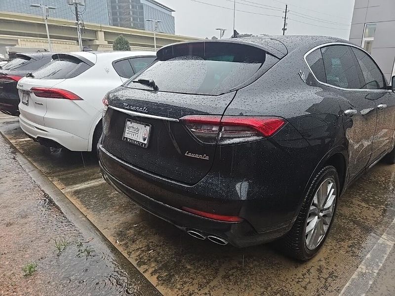 2022 Maserati Levante GTImage 3