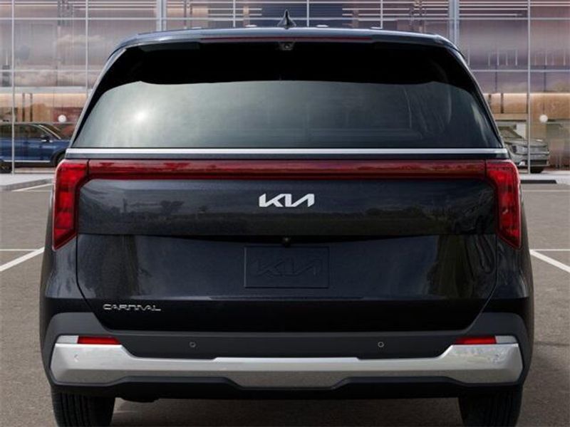 2025 Kia Carnival LXImage 13