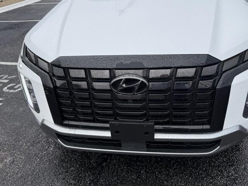 2024 Hyundai Palisade Limited photo 2