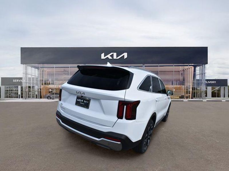 New 2026 Kia Sorento SXImage 4
