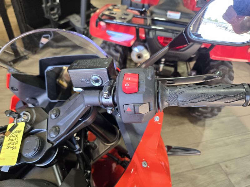 NEW 2026 SUZUKI GSX 8R Image 16