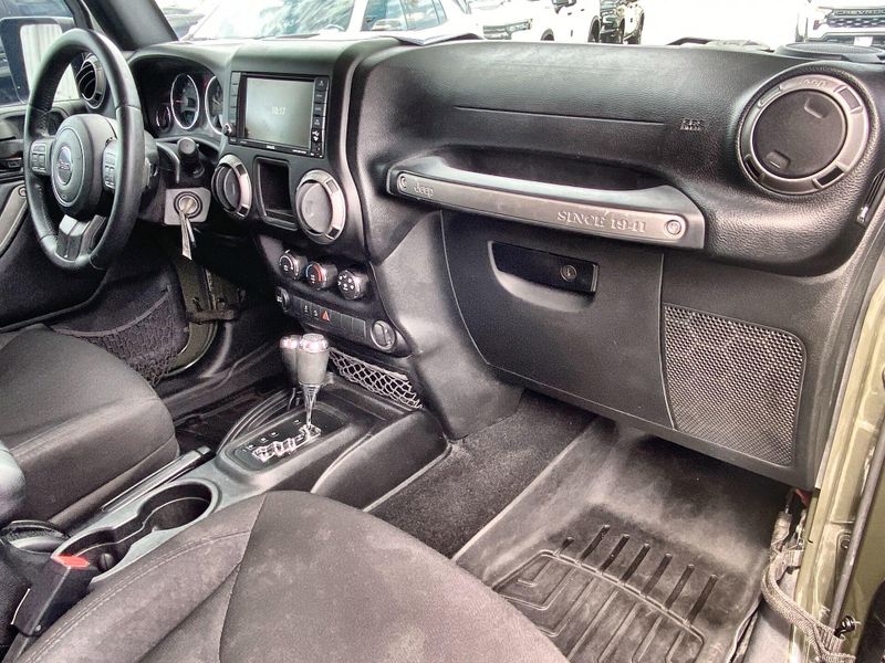 Used 2015 Jeep Wrangler Unlimited SportImage 25