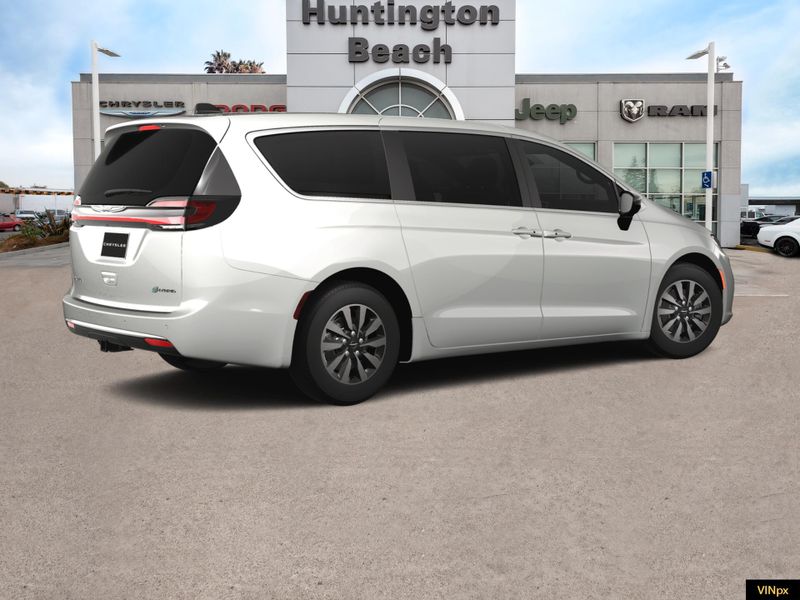 2025 Chrysler Pacifica Hybrid SelectImage 7