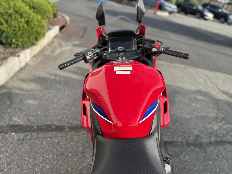 2025 Honda CBR500RImage 5