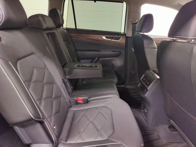 Used 2025 Volkswagen Atlas SE AWD w/TechnologyImage 15