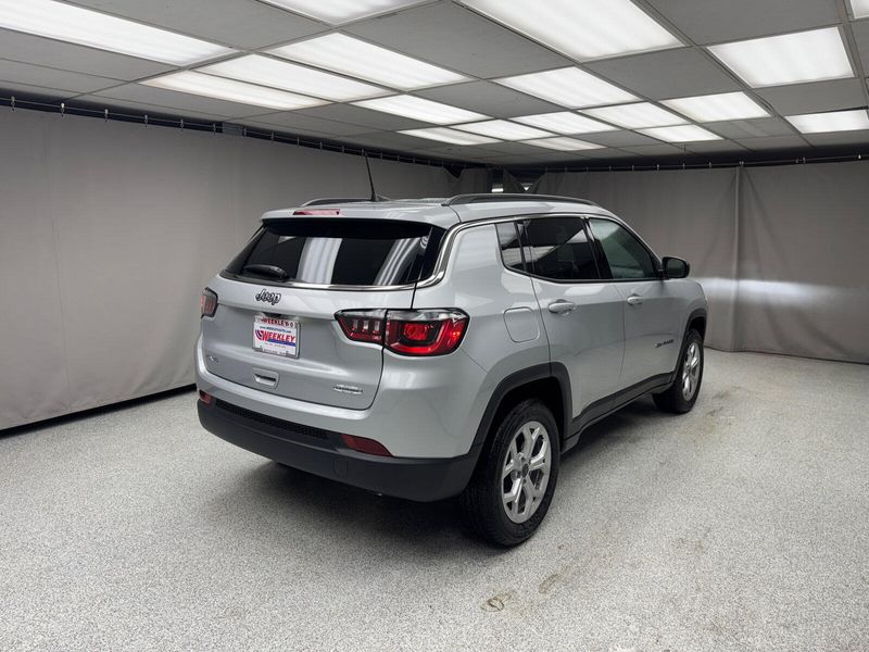 2025 Jeep Compass Latitude 4x4Image 3