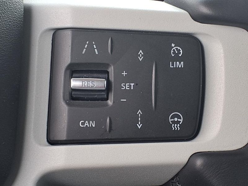2024 Land Rover Defender SImage 25