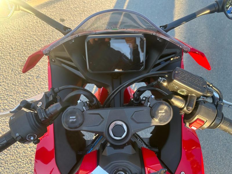 New 2026 Honda CBR650R E-CLUTCH Image 21