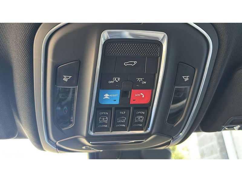 Used 2023 Jeep Grand Cherokee L LimitedImage 19