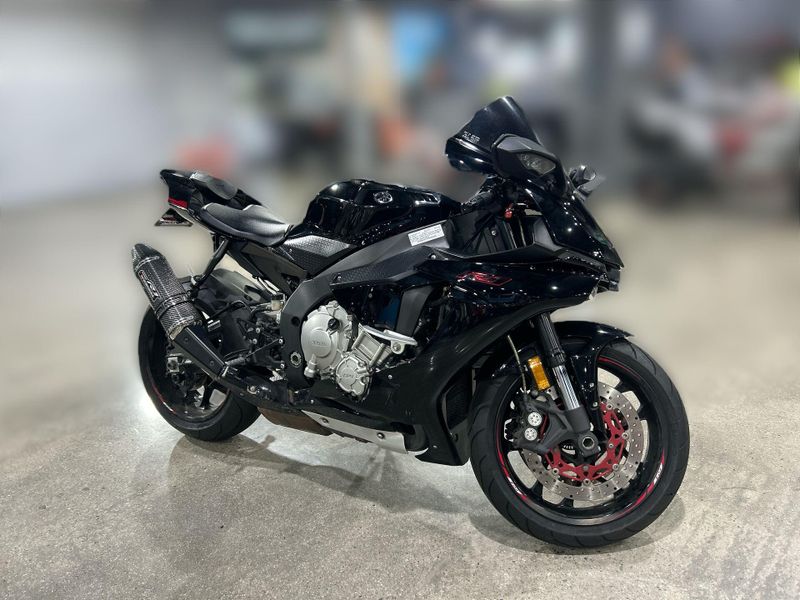Used 2015 Yamaha YZF-R1 Image 10