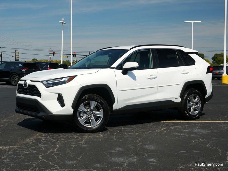 2024 Toyota RAV4 Hybrid LE photo 7