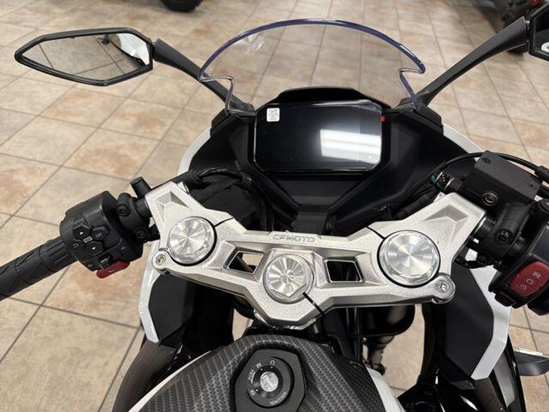 New 2025 CFMOTO 300SS Image 20