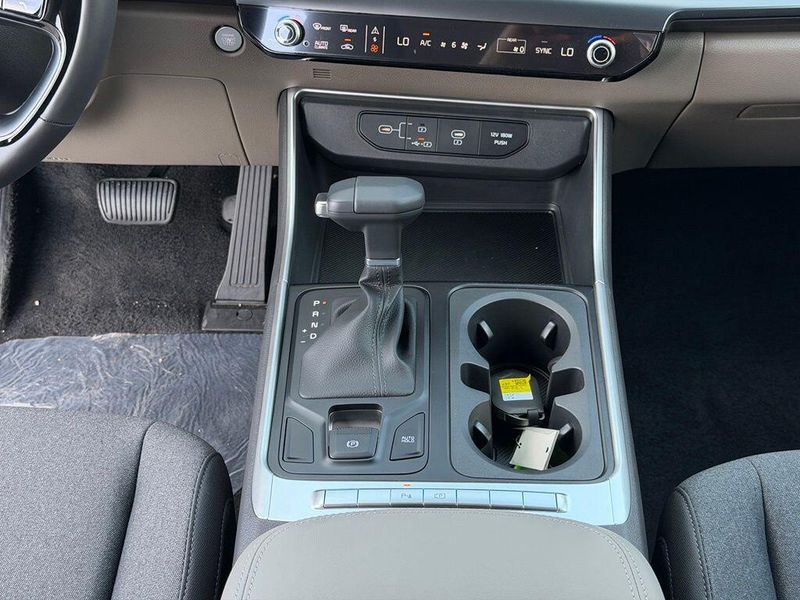 New 2027 Kia Carnival LXImage 17