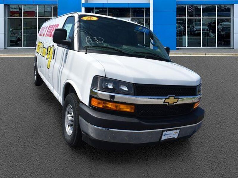 New 2025 Chevrolet Express 2500 Work VanImage 10