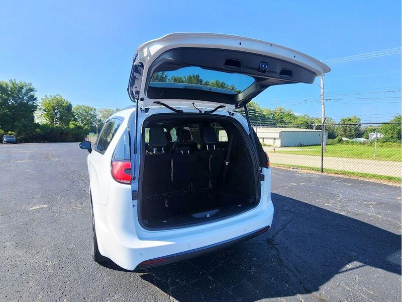 Used 2025 Chrysler Pacifica Limited S