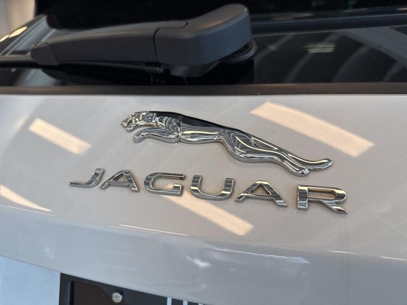 2020 Jaguar F-PACE SVRImage 9