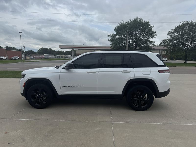 Used 2022 Jeep Grand Cherokee AltitudeImage 5