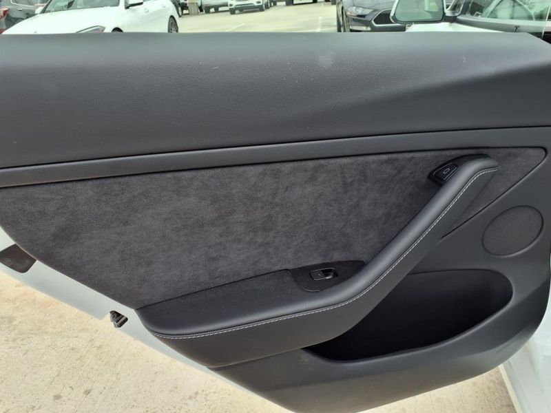 2021 Tesla Model 3 Long RangeImage 12
