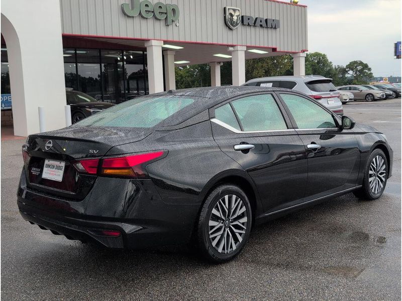 Used 2023 Nissan Altima 2.5 SVImage 5