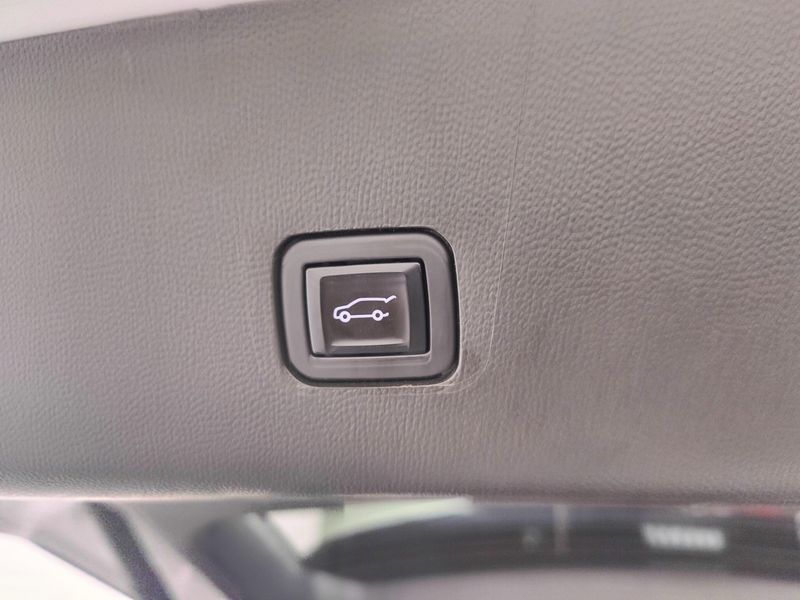 2021 Chevrolet Traverse Premier High Country photo 16
