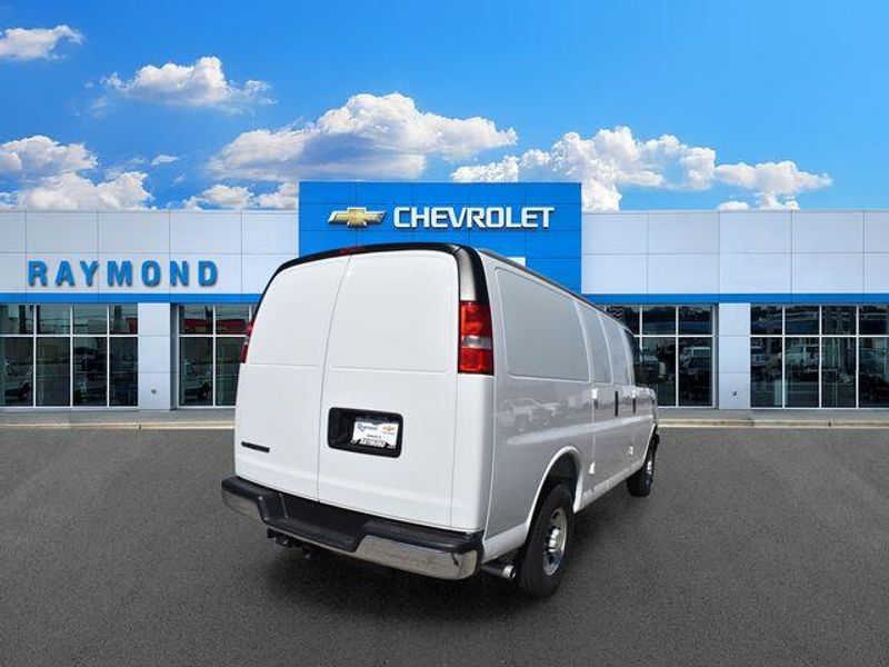 New 2025 Chevrolet Express 2500 Work VanImage 4