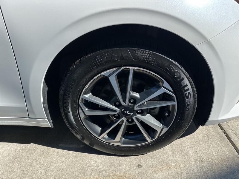 2023 Kia Forte LXSImage 13
