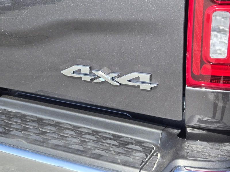 New 2025 RAM 2500 Big Horn Crew Cab 4x4 6'4' Box