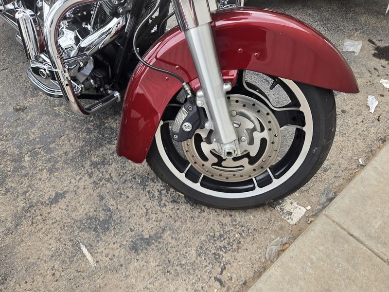 USED 2010 HARLEY STREET GLIDE Image 13