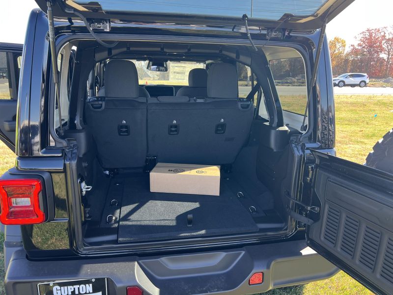 New 2026 Jeep Wrangler 4-door RubiconImage 15