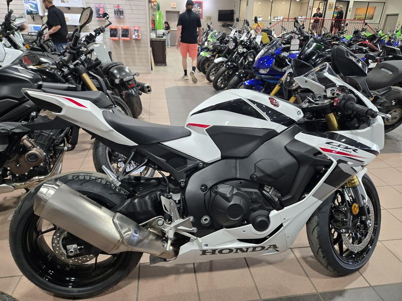 NEW 2026 HONDA CBR1000RR ABS Image 9