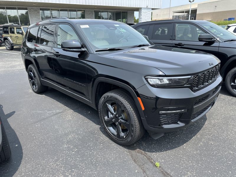 New 2025 Jeep Grand Cherokee L Limited 4x4Image 3
