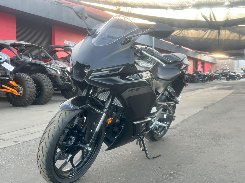 2025 Yamaha YZF-R3 ABS Image 3