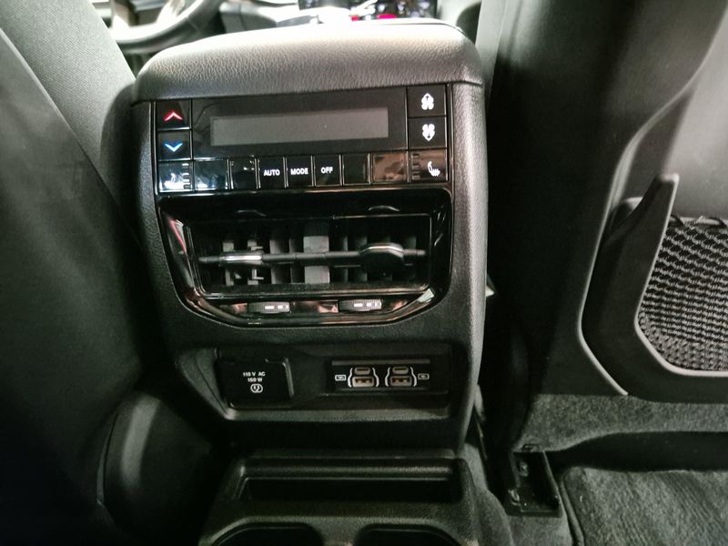 Used 2022 Jeep Grand Cherokee L LimitedImage 10