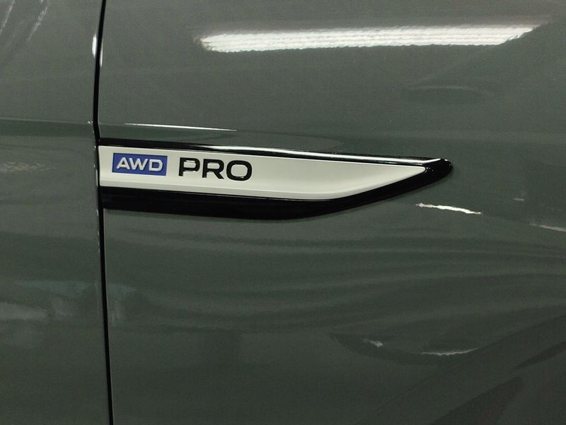 Used 2025 Volkswagen ID.4 Pro AWD 82kW Long RangeImage 4