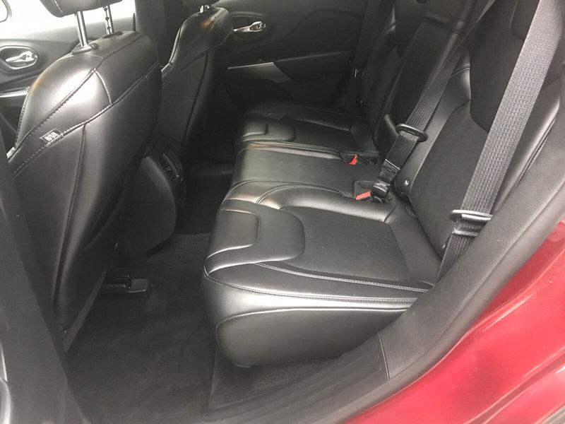 Used 2019 Jeep Cherokee Latitude PlusImage 9