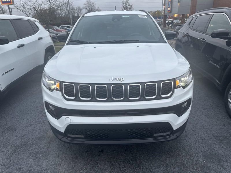 2025 Jeep Compass Latitude 4x4Image 2