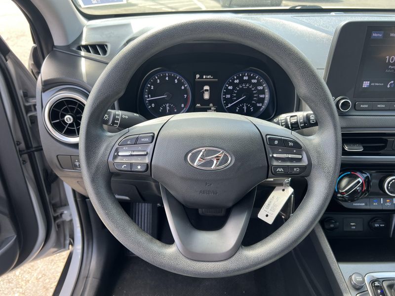 Used 2022 Hyundai Kona SEImage 9