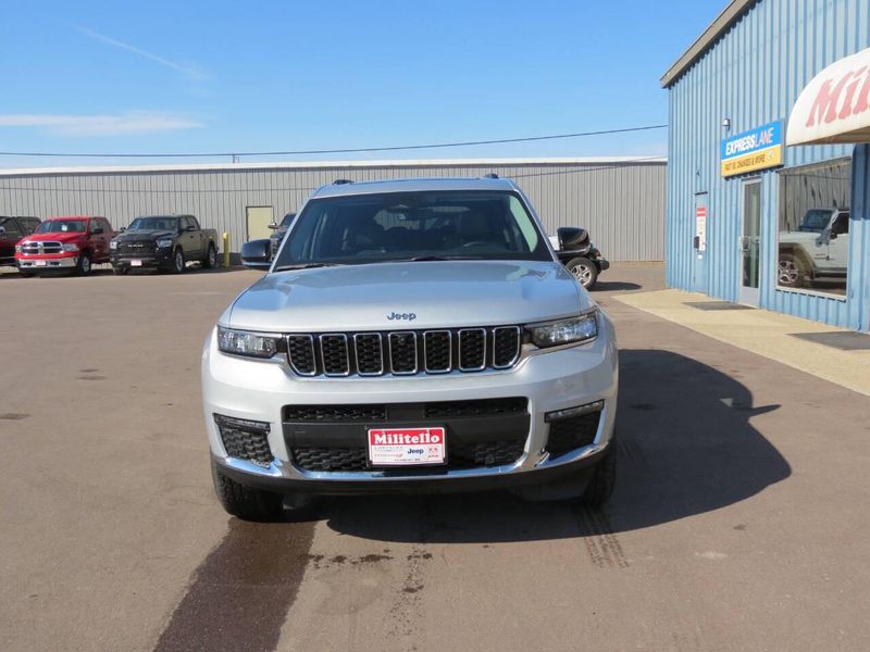 2022 Jeep Grand Cherokee L Limited 4x4 4dr SUVImage 6