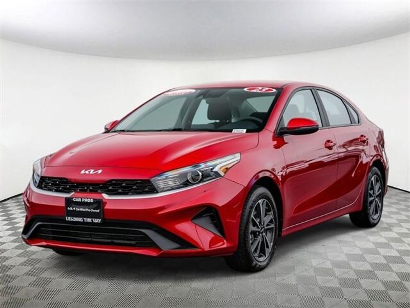 Used 2023 Kia Forte LXSImage 5