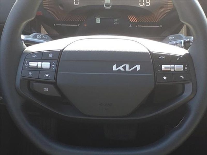 2025 Kia K4 LXSImage 9