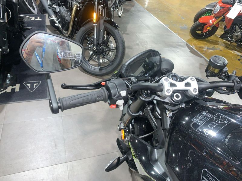 New 2025 Triumph STREET TRIPLE 765 RS Image 17