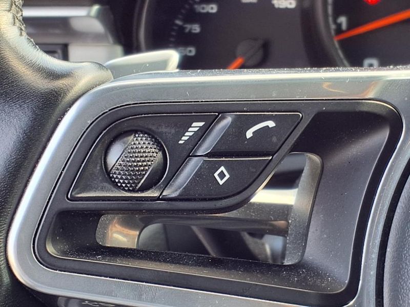 2021 Porsche Macan TurboImage 23