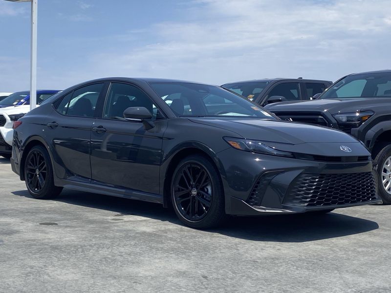 New 2025 Toyota Camry SEImage 2