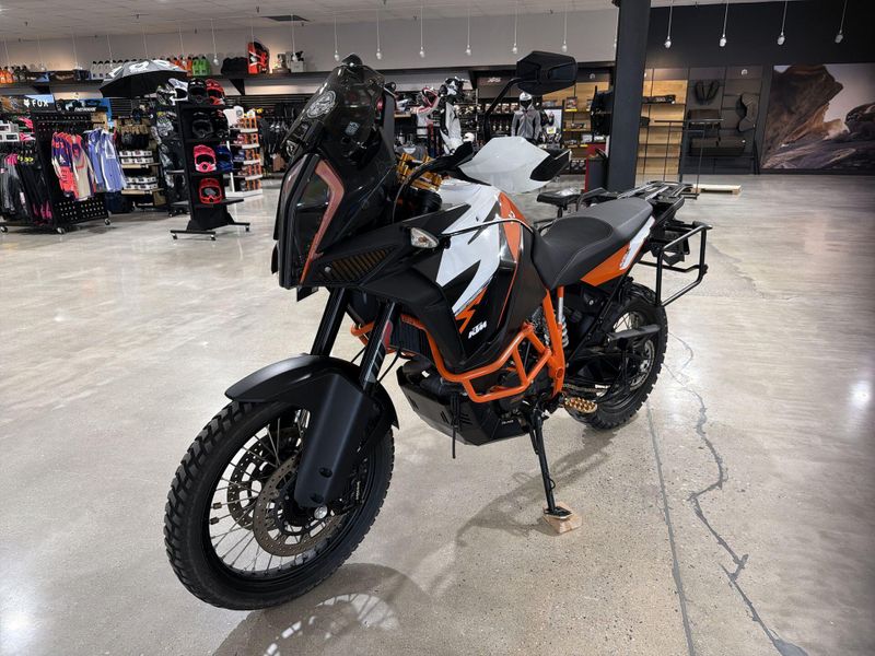 Used 2020 KTM 1290 SUPER ADVENTURE R  in a WHITE/ ORANGE exterior color. Victorville Del Amo Motorsports 760-241-7387 delamomotorsportsofvictorville.com 