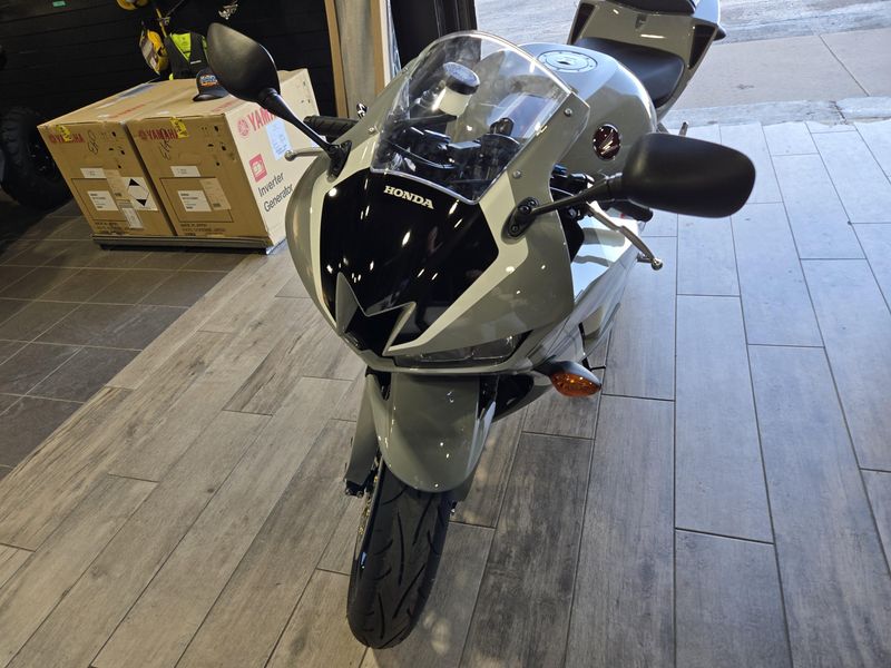 NEW 2026 HONDA CBR600RR Image 8